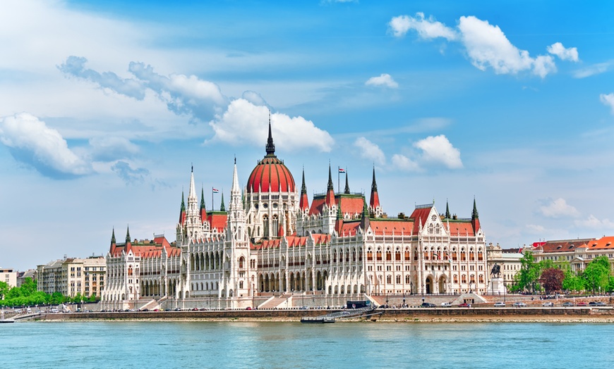 Image 2: ✈ Budapest & Prague: 4/6 Nights with Hotels, Train Transfers & Flights