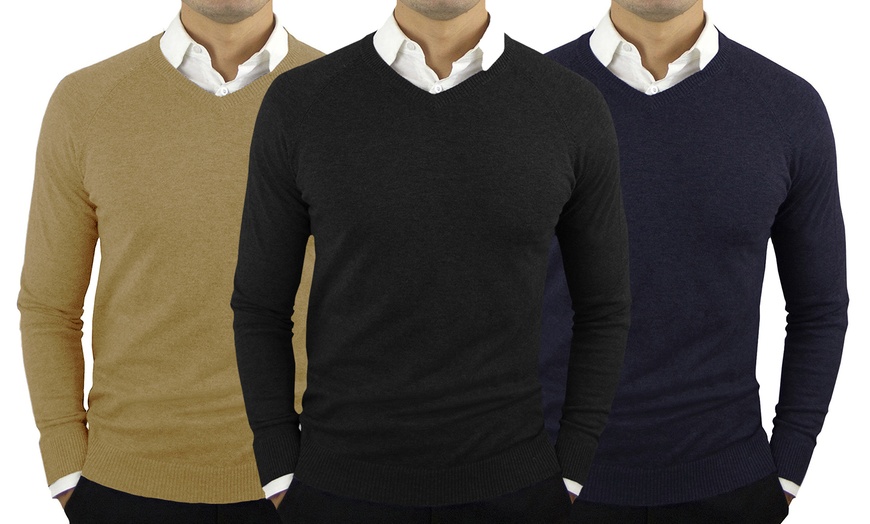 Image 1: 2 maglioni con scollo a V in cashmere e lana da uomo
