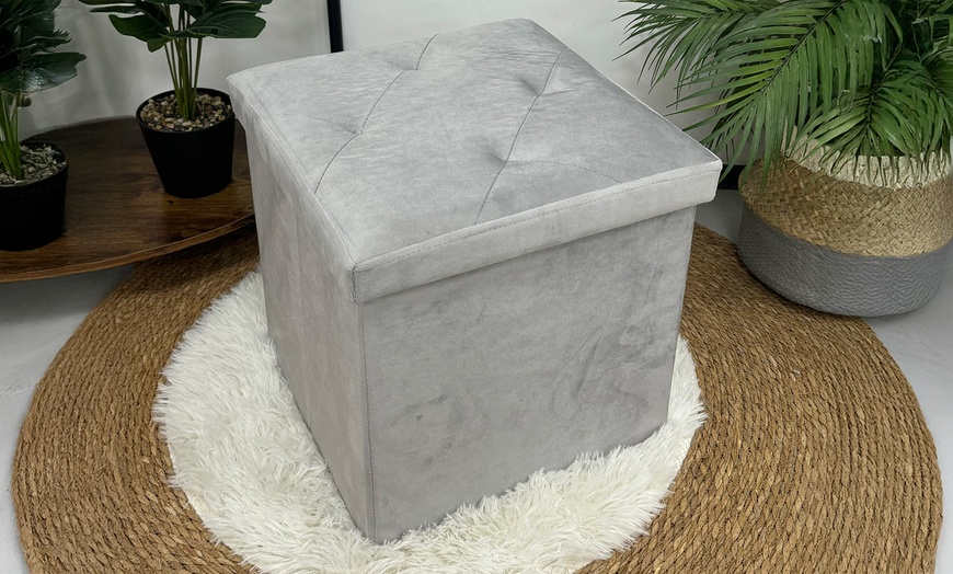 Image 7: Puff cuadrado con tapizado de terciopelo
