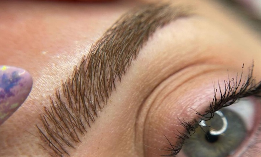 Image 2: Micropigmentación de labios completos o microblading de cejas 