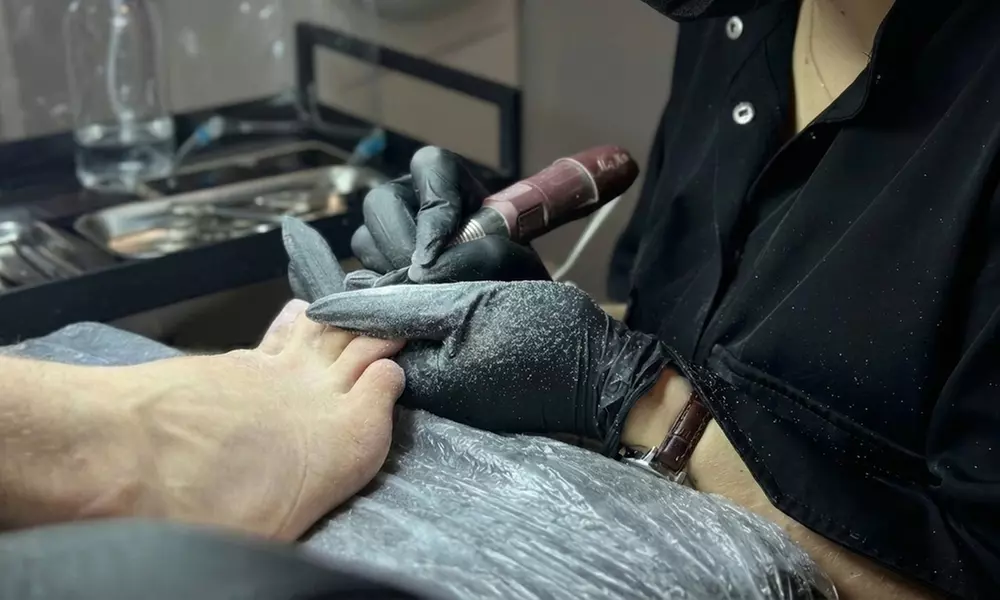 Manicure hybrydowy lub Spring SPA pedicure hybrydowy lub klasyczny