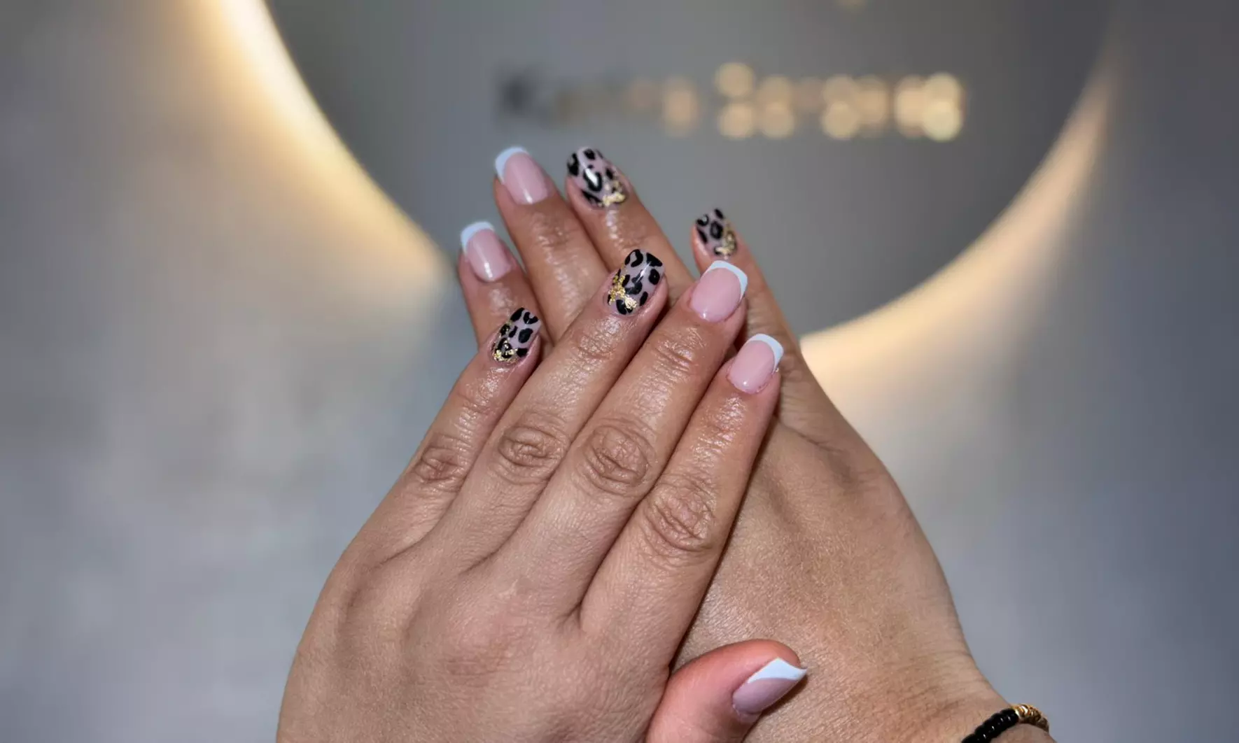 Manicura y/o pedicura normal o semipermanente y primera puesta de uñas