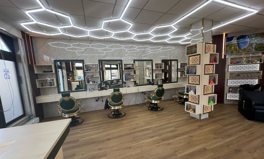 Image 3: Damenhaarschnitt opt. mit Ansatzfarbe oder Foliensträhnen für 1 Person