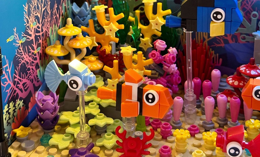 Image 6: Aquarium Building Block Kit with Night Lights - 570 Pieces