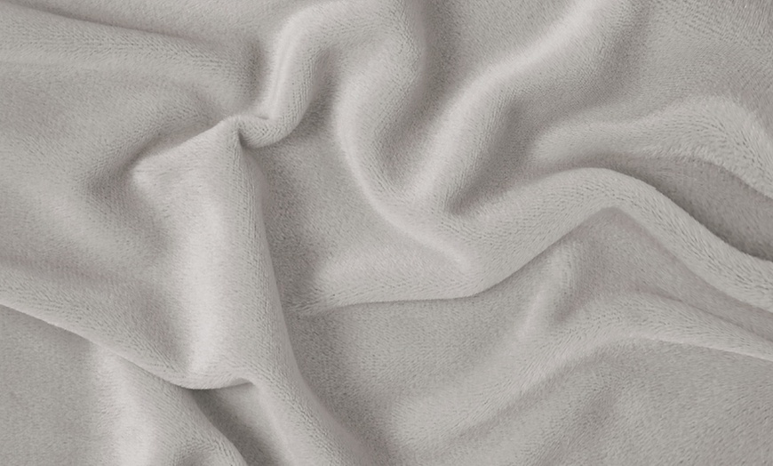 Image 39: Funda impermeable de terciopelo de poliéster para sillón o sofá