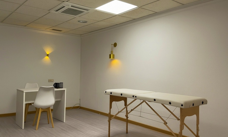 Image 2: Ritual de masaje relajante prémium de hasta 90 minutos para 1 persona