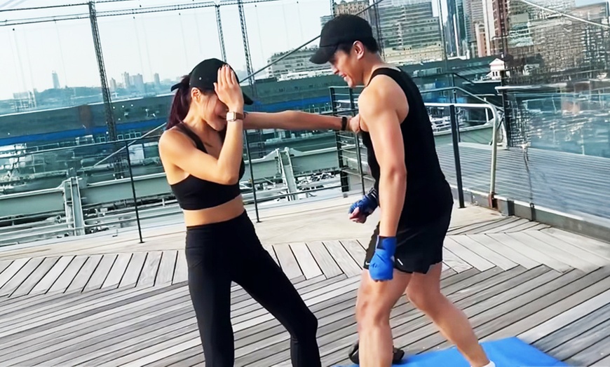 Image 1: Fusion Fitness with One or Two Kilates ( with Gloves ) Class Passes