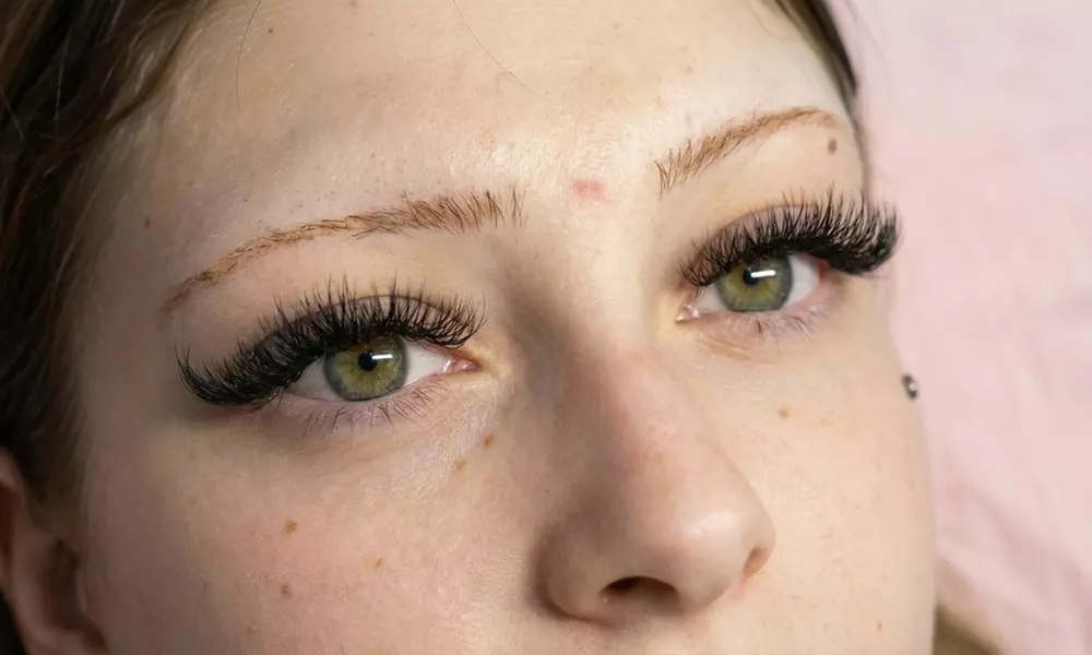 Custom Lash Extensions: Enhance Natural Beauty with a Luxury Vibe
