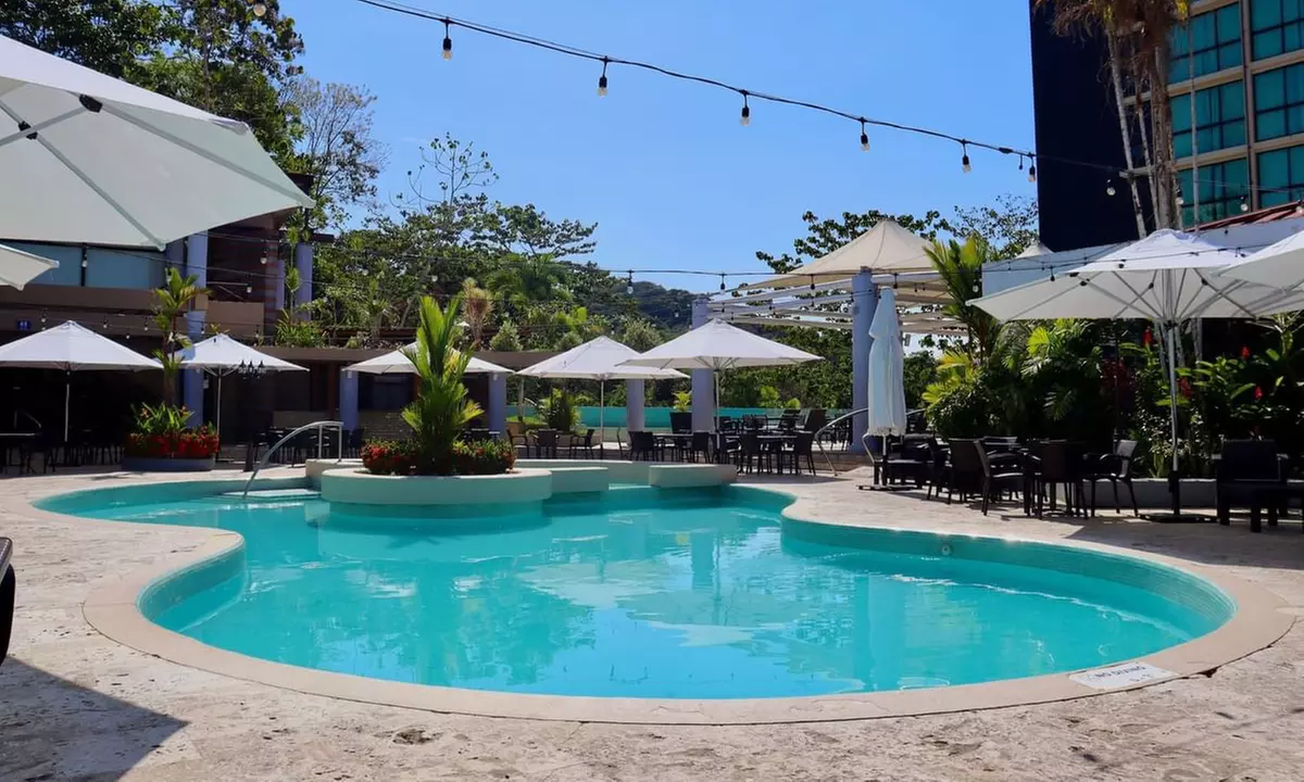✈ 5-Night Part All-Inclusive Panama Vacation with Air –Travel by Jen