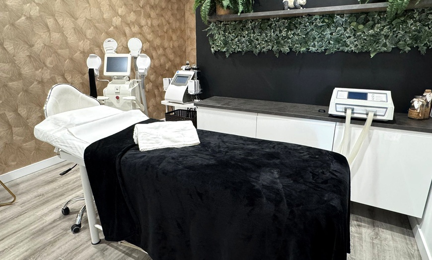 Image 7: Presoterapia y masaje drenante manual en paquetes flexibles