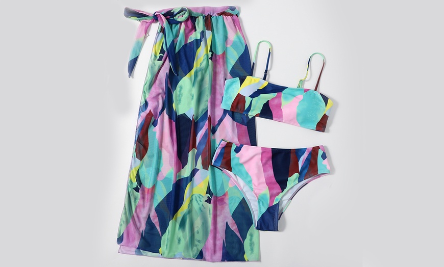 Image 4: Ensemble maillot de bain 2 pièces et jupe paréo