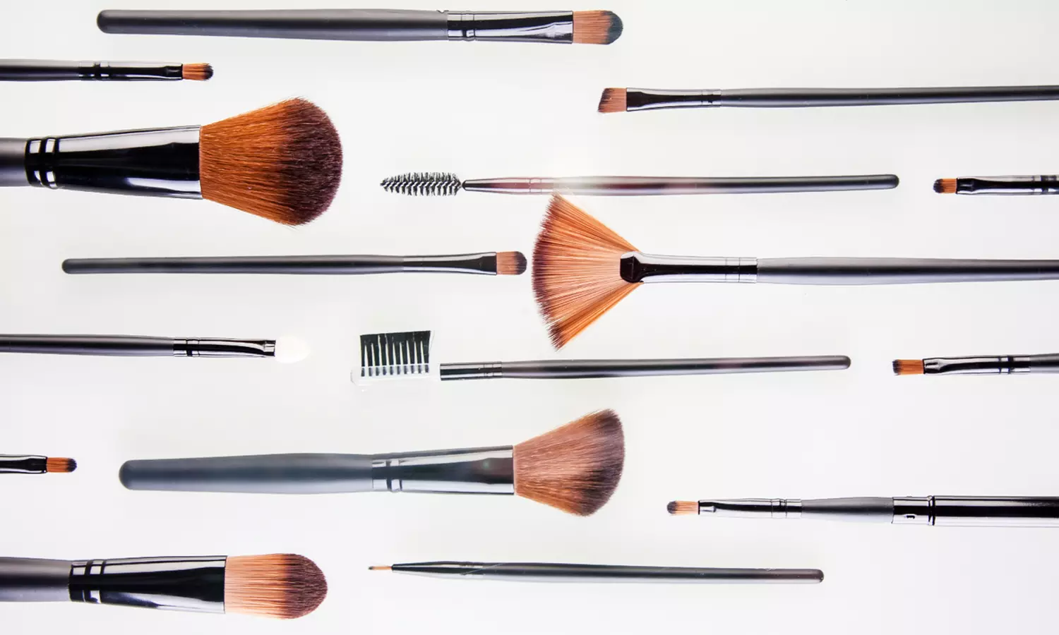 LaRoc Premium 16-Piece Makeup Brush Set: One (£5.99) or Two (£10.99) - Primary Image