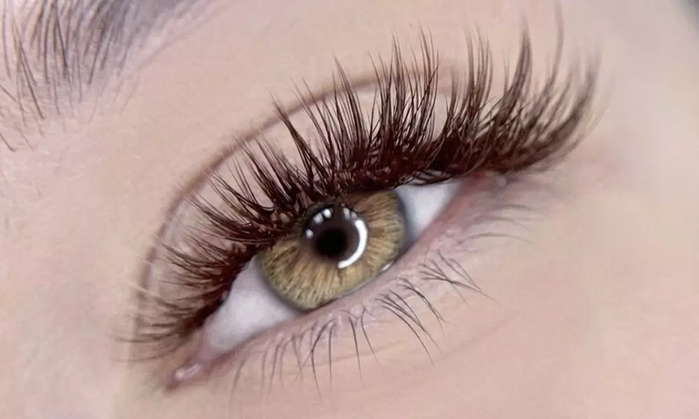 Lash Extension: 50, 100, 150, 200, or 300 Pieces Per Eye Or Lash Removal for Both Eyes (Up to 50% Off) - Primary Image