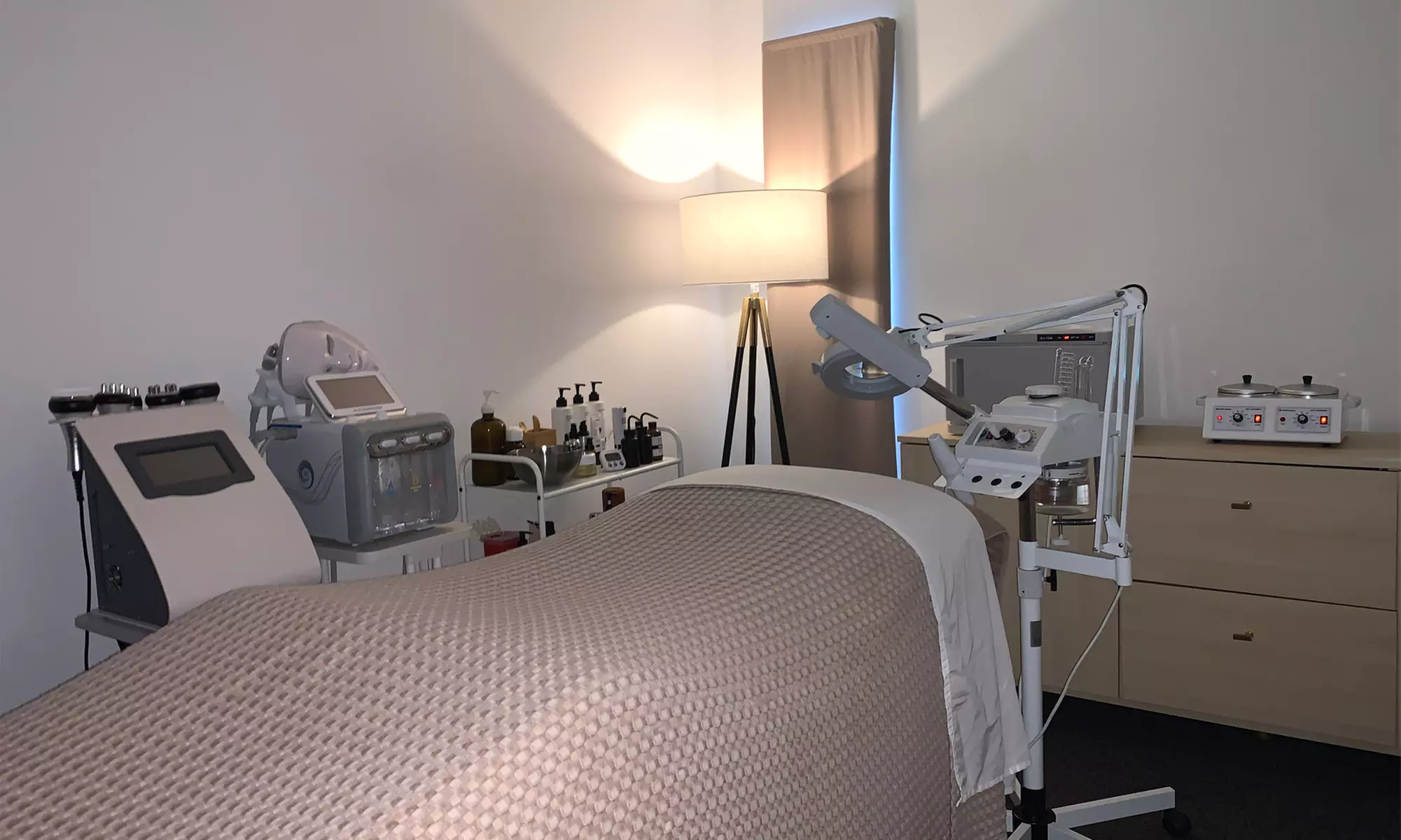 Radio-Frequency Facelift, Luxe Facial Express or Ultrasonic-Cavitation