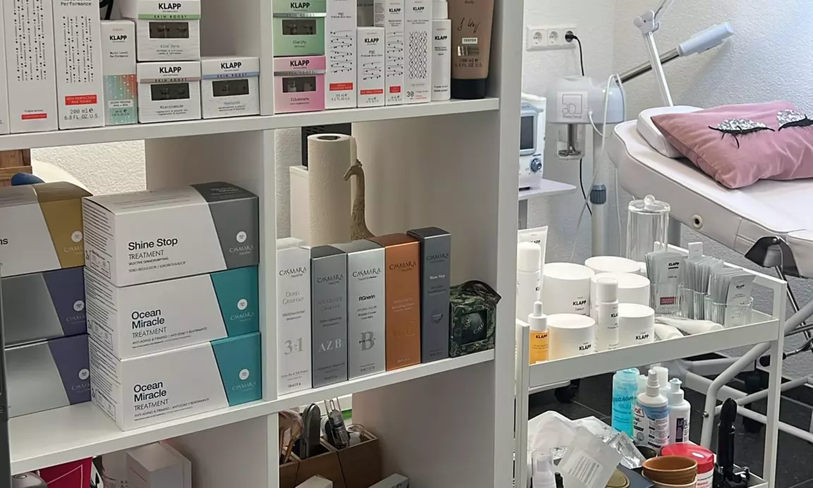 Wimpern- und/oder Augenbrauen-Lifting inkl. Färben für 1 Person