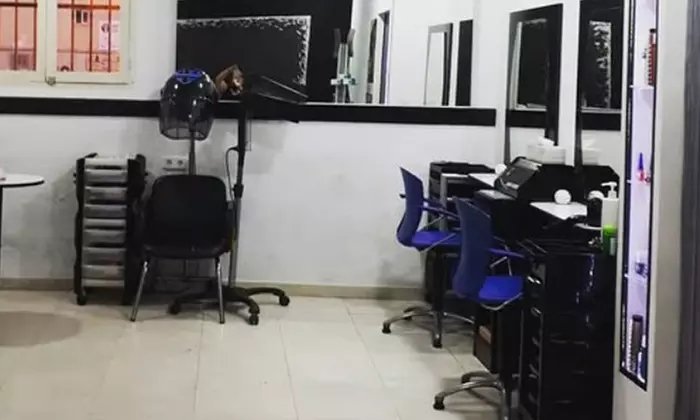 Manicura semipermanente, pedicura o ambas con hasta un 50% de descuento para 1 persona - Second Medium