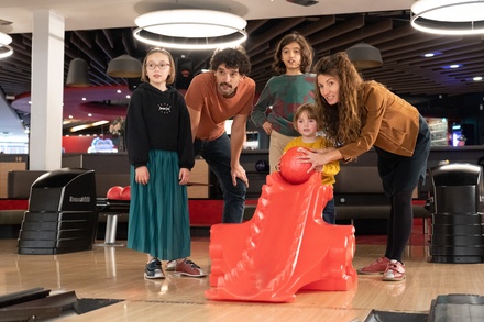 Menu enfant et 1 partie de bowling (de 3 à 12 ans) - Métro Bowling