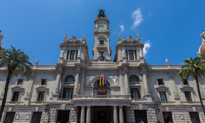 Image 2: 1 o 2 billetes para bus turístico con viajes ilimitados durante 48 h.