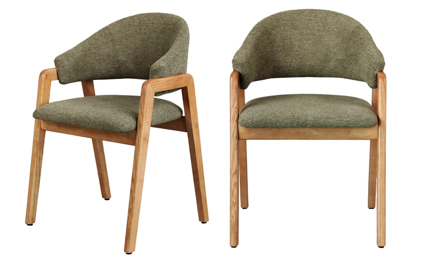 Image 28: Sillas de comedor tapizadas con patas de madera Woolden, de Doosense