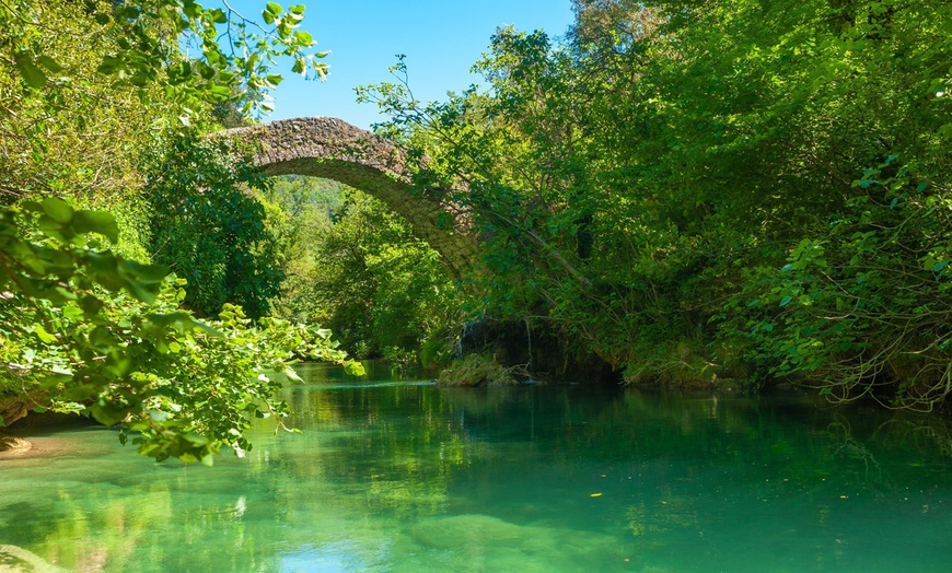 Image 1: Var, Tourrettes : 1 nuit avec dîner et petit-déjeuner en option