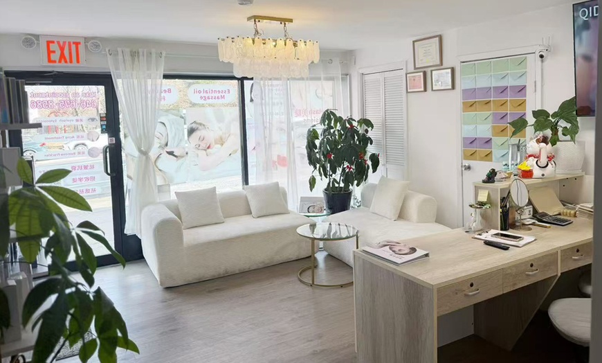 Image 4: 60-Min Facial, 90-Min Facial and Massage & 90-Min Anti-Aging Facial