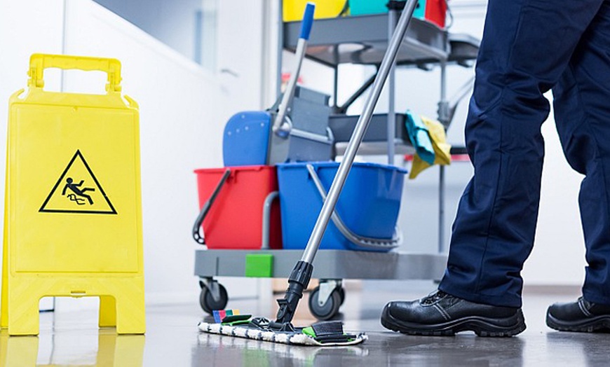 Image 1: Reinigung inkl. Rahmen, Reinigungsmittel und Anfahrt für 10-20 Fenster