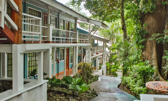 ✈ 6-Nt Costa Rica Volcano and Beach Trip w/Air, Car from Travel by Jen