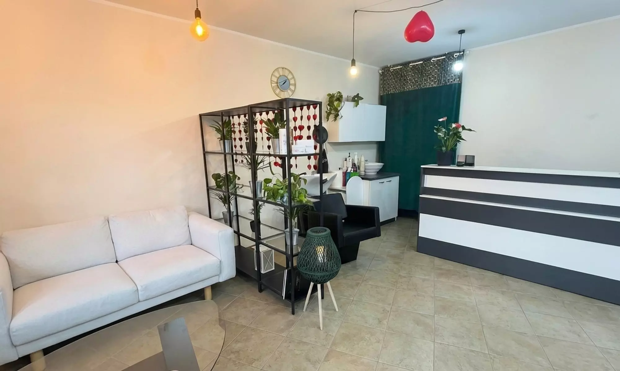 Pełne blasku włosy: strzyżenie z pielęgnacją, koloryzacja lub botoks