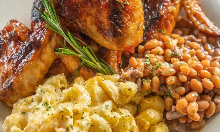 Discover Err'Thang Smoked's Casual American Dining with $10 or $20 Options, Enjoy Up to 30% Off Delicious Meals - Second Medium