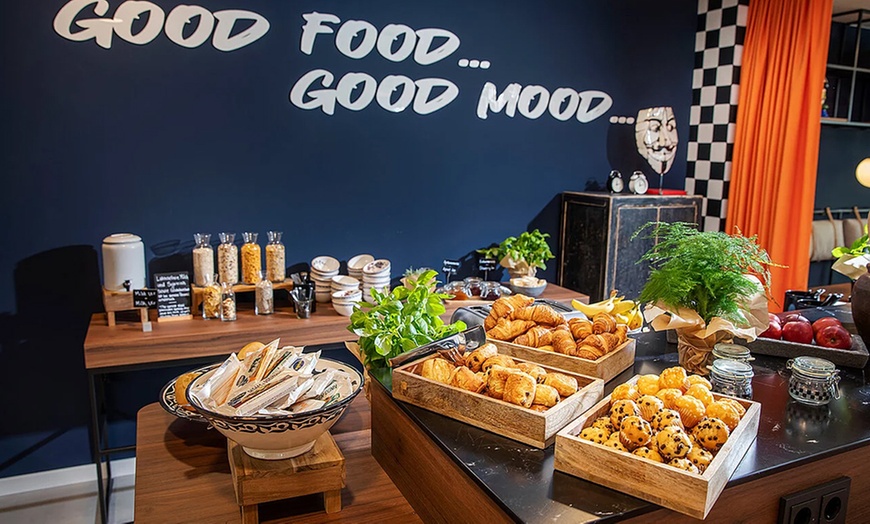 Image 2: Frühstücksbuffet inkl. 1 Glas Sekt für 2 oder 4 Personen