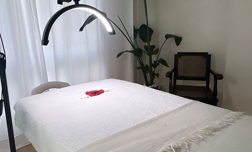 Image 6: Una sesión de masaje corporal para embarazadas de 60 minutos