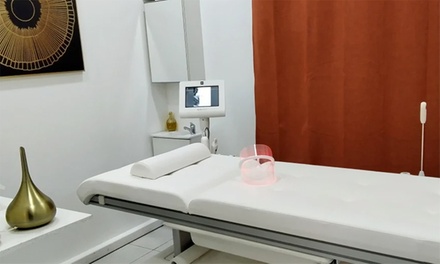 Pose de vernis semi-permanent couleur mains - Divines Institut