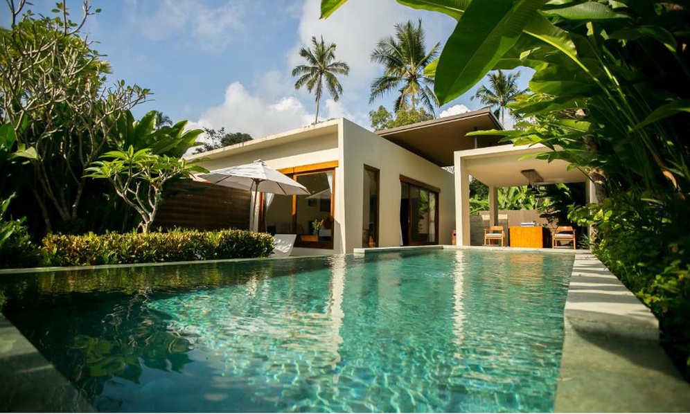 Bali: 3, 5 or 7 Nights w/Massage & Meal at Senetan Villas & Spa Resort