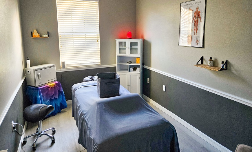 Image 2: 60 or 90 Minute Swedish or Deep Tissue Massage with Hot Towels and Oil