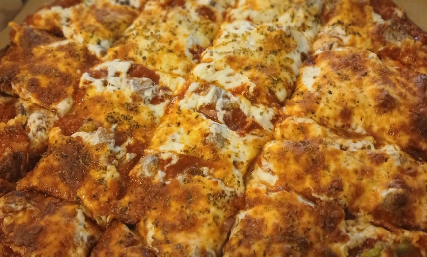 Image 2: Experience Chicago Flavors w/ $25, $50, or $75 Spend on Food & Drinks 