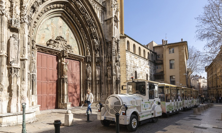 Image 1: Le tour d'Aix-en-Provence en petit train électrique