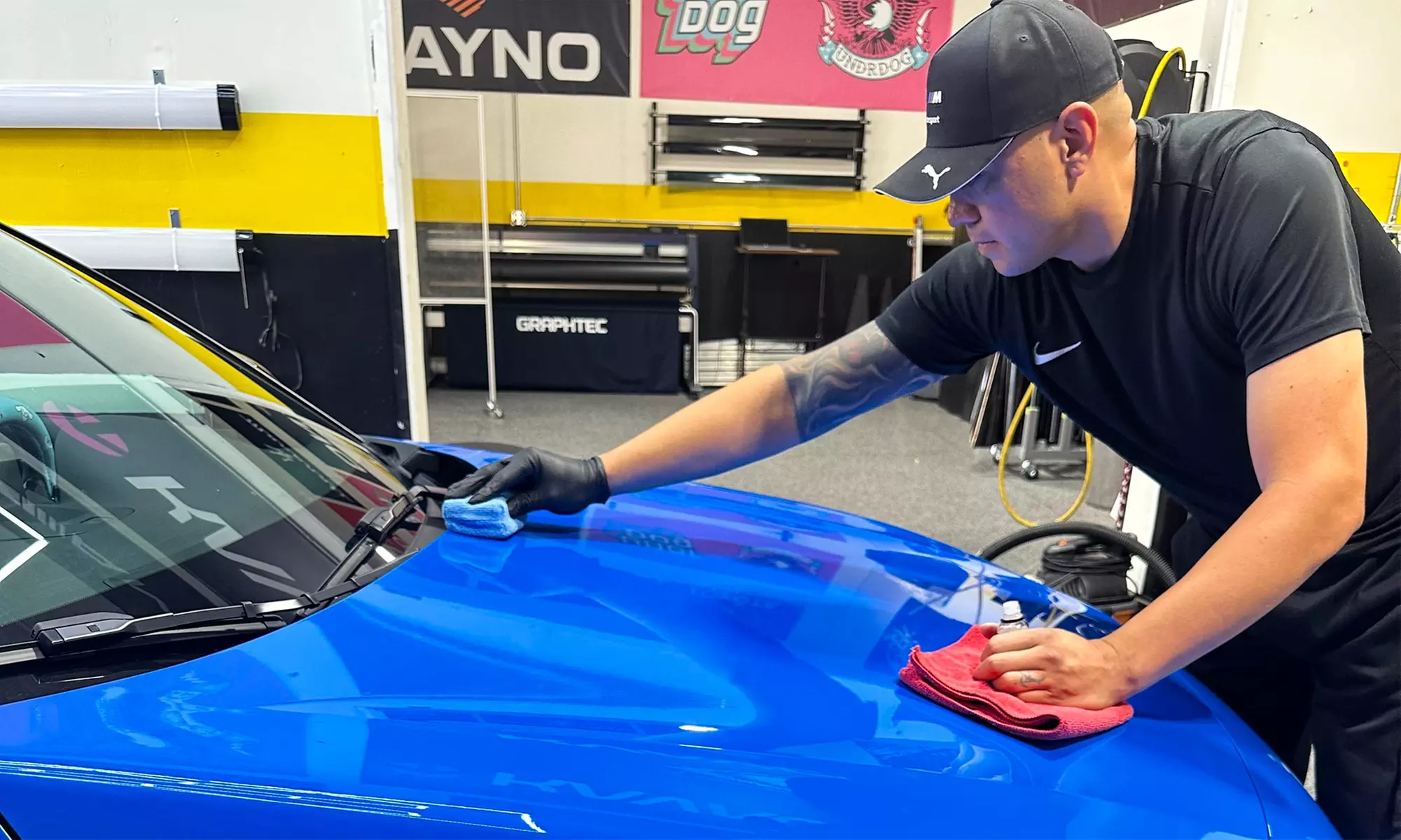 Ceramic Coating: Small - Mid-Sized or XL Vehicles (30 Hours) 