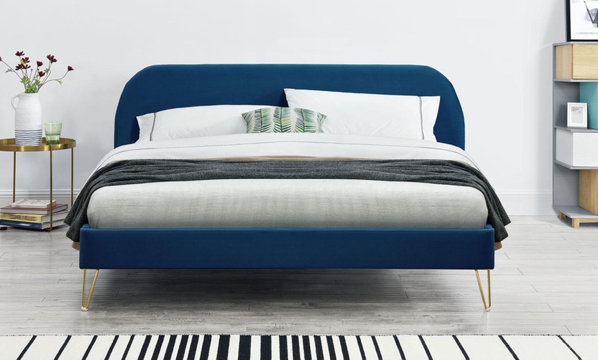 Image 7: Lit velours "Garbera" 140 x 190 cm ou 160 x 200 cm de Kocoon 