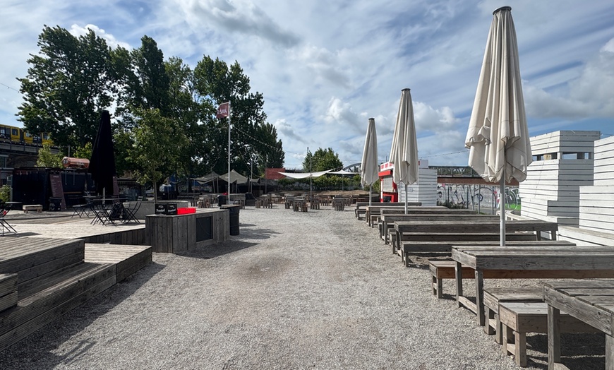 Image 6: Beef oder vegetarischer Burger inkl. Pommes für 1, 2 oder 4 Personen 