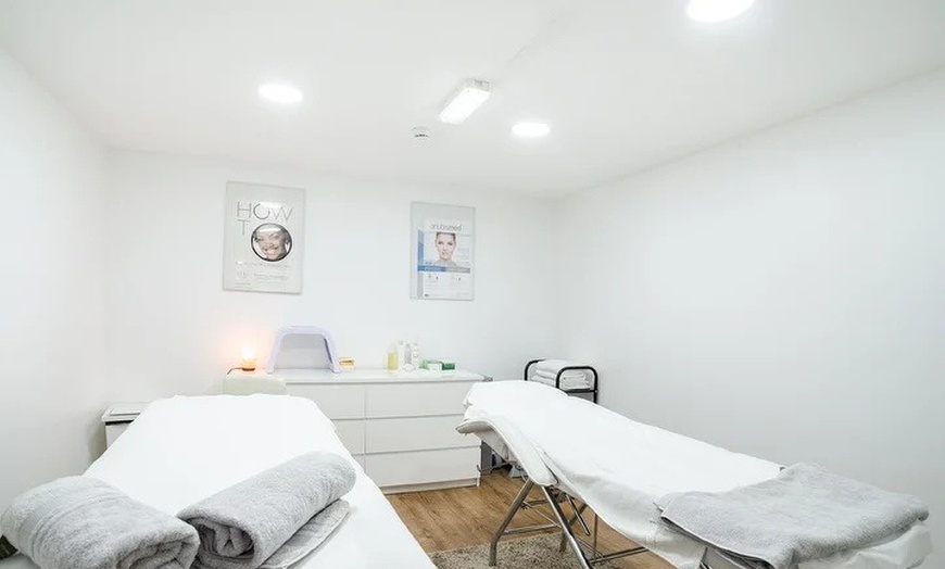 Image 3: Spa Access & Massage for One or Two: Relaxing 60-Minute Pampering