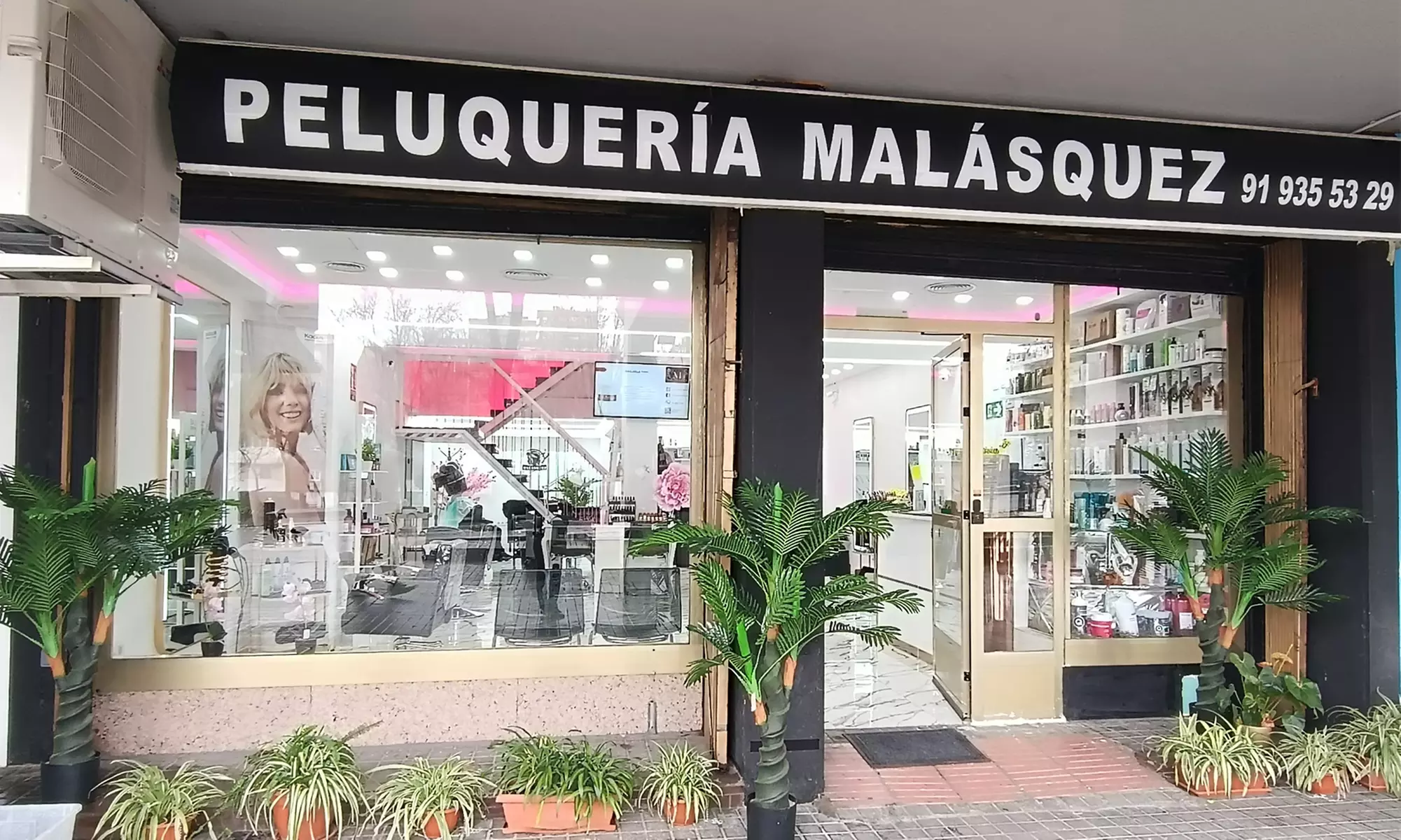 Tratamiento capilar con activos, lavado, masaje craneal, corte de puntas y peinado para media melena o melena larga - Image 7