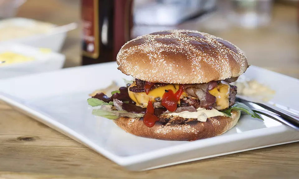 $11 for $20 Worth of Pub Food and Drinks at 915 Pub & Grill - Primary Image