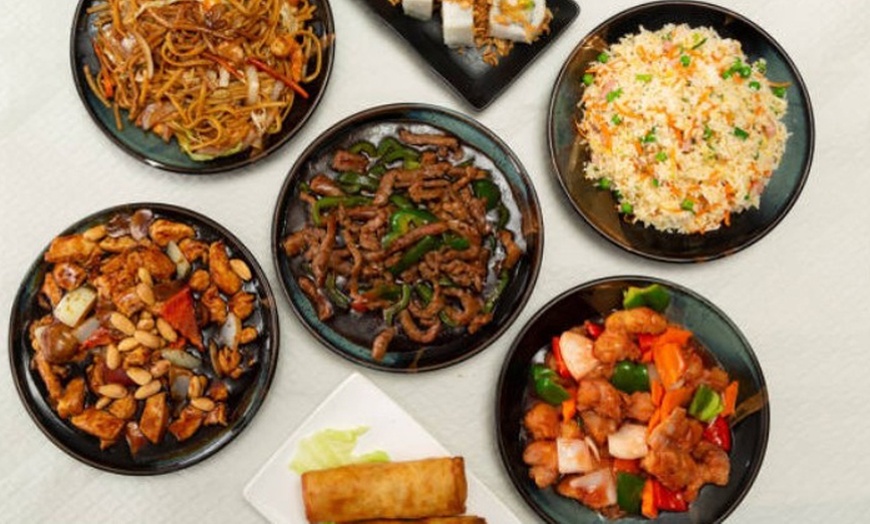 Image 9: Menú asiatico con entrantes, principales y bebidas