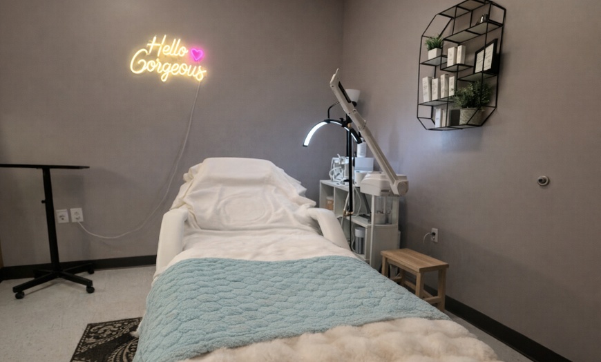 Image 3: 20, 40, or 60 Units of Xeomin Treatments for Softening Aging Lines