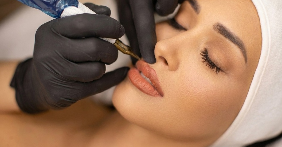 Sesiones de micropigmentación y microblading para labios y cejas en Valencia