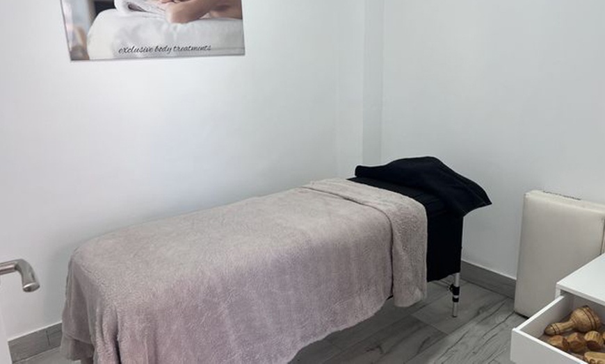 Image 3: Cuida tu rostro con una hidrolimpiza facial de 7 o 12 pasos a elegir 