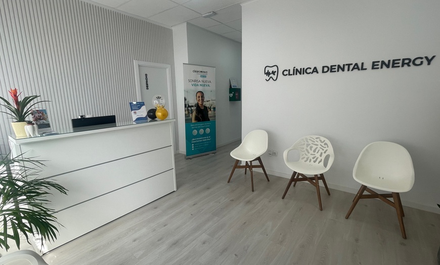 Image 4: Limpieza dental con revisión y opción a radiografía o blanqueamiento