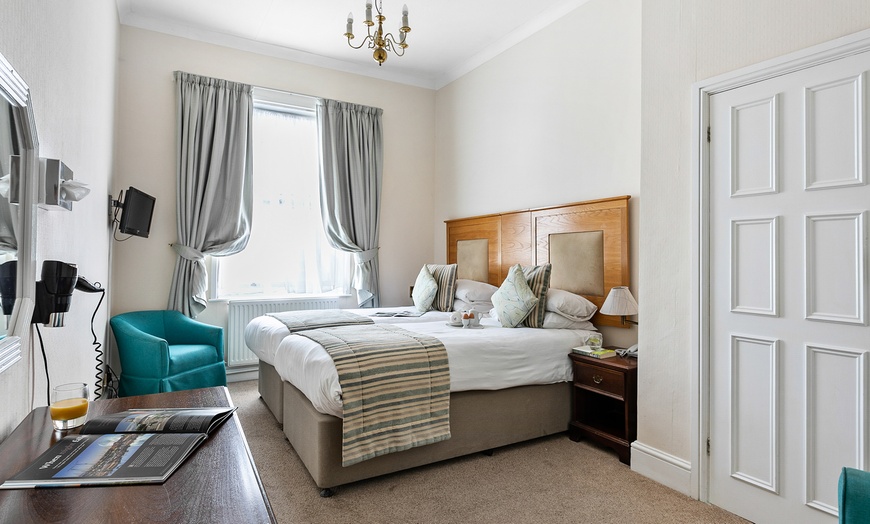 Image 4: Torquay: Family or Double Room with Breakfast & Optional Food Credit