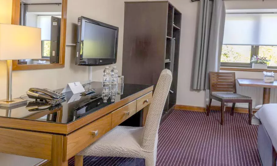 West Lothian: Standard Double Room with Breakfast and Late Check Out