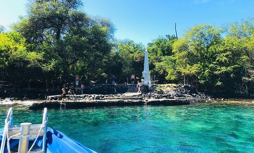 Image 5: Hawaiian Speed Boat Tour w/ Reef Snorkel, Sea Cave, Dolphins & Whales
